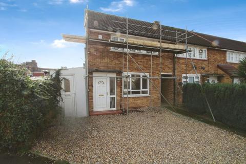 3 bedroom end of terrace house to rent, Ives Road, Langley SL3