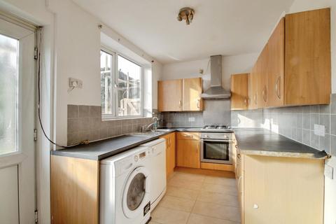 3 bedroom end of terrace house to rent, Ives Road, Langley SL3