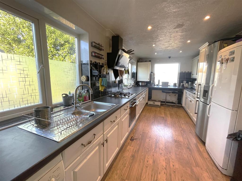 Kitchen 1.jpeg