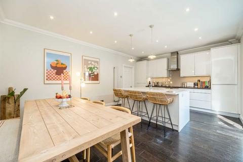 undefined, Elmgrove Road, Weybridge KT13