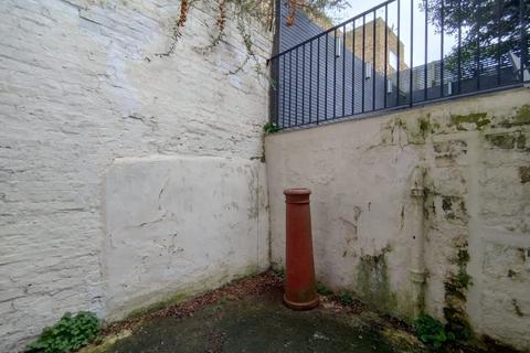 1 bedroom flat for sale, Lower Ground Floor Flat, 226 Liverpool Road, Islington, London, N1 1LG