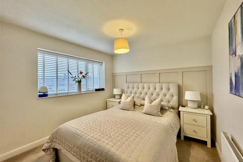 undefined, Pontey Mount, Waterloo, Huddersfield, HD5 8RE