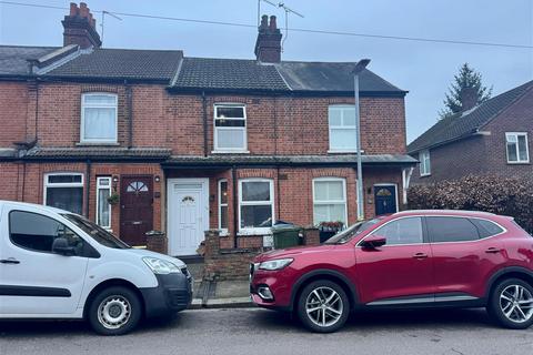2 bedroom terraced house to rent, Sandringham Road, Watford