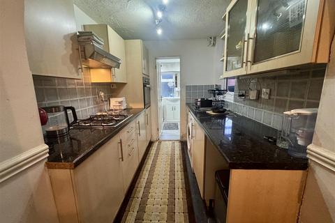 2 bedroom terraced house to rent, Sandringham Road, Watford