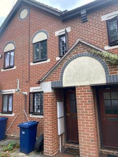 3 bedroom terraced house to rent, Swan Drive, London