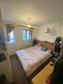3 bedroom terraced house to rent, Swan Drive, London