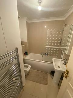 3 bedroom terraced house to rent, Swan Drive, London