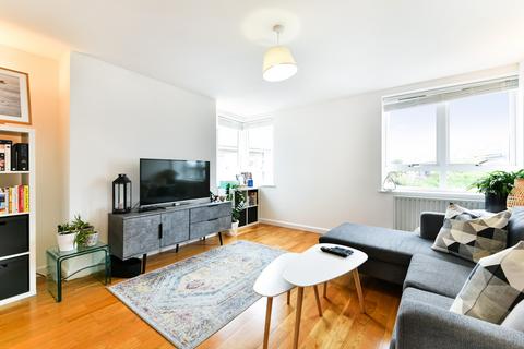 2 bedroom apartment to rent, Kew Bridge Court, Brentford London W4