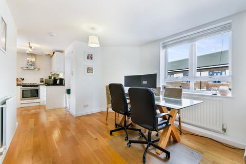 2 bedroom apartment to rent, Kew Bridge Court, Brentford London W4