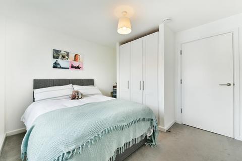 2 bedroom apartment to rent, Kew Bridge Court, Brentford London W4