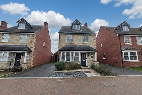 4 bedroom detached house for sale, Yarnbrook Gardens, Trowbridge BA14