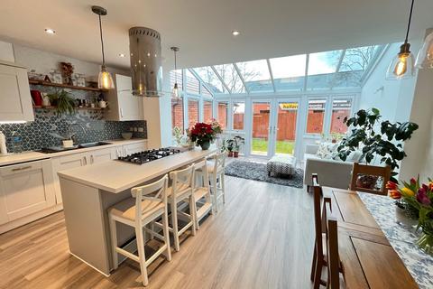 4 bedroom detached house for sale, Yarnbrook Gardens, Trowbridge BA14