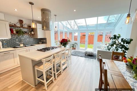 4 bedroom detached house for sale, Yarnbrook Gardens, Trowbridge BA14