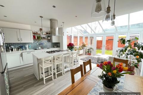 4 bedroom detached house for sale, Yarnbrook Gardens, Trowbridge BA14