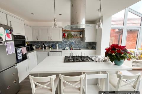 4 bedroom detached house for sale, Yarnbrook Gardens, Trowbridge BA14