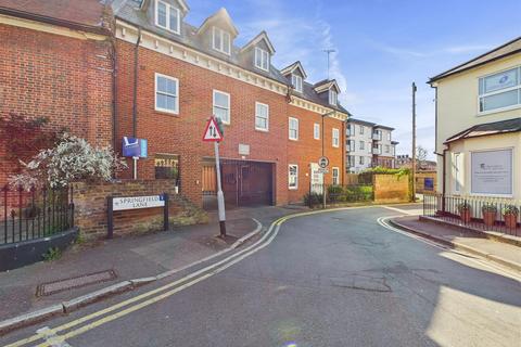 2 bedroom flat to rent, Monument Green, Weybridge