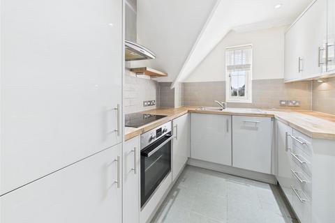2 bedroom flat to rent, Monument Green, Weybridge