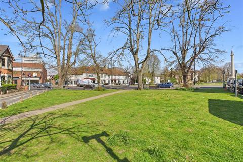2 bedroom flat to rent, Monument Green, Weybridge