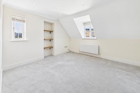 2 bedroom flat to rent, Monument Green, Weybridge
