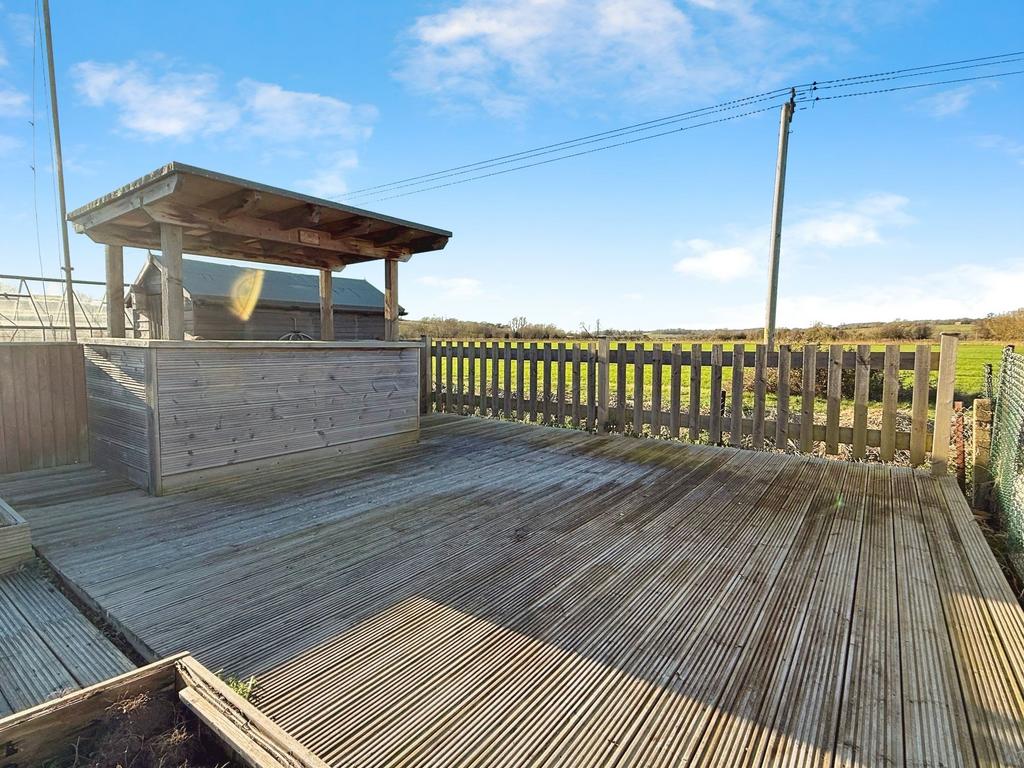 Decked Area & Bar with Power