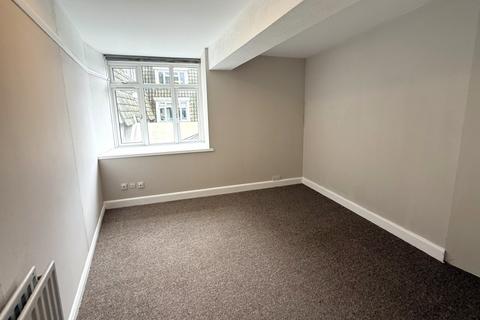 2 bedroom apartment to rent, Weybridge, Surrey, KT13