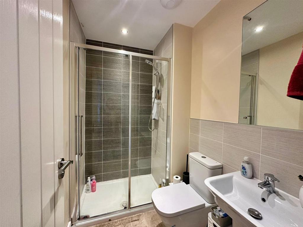 Bedroom 1 En-suite