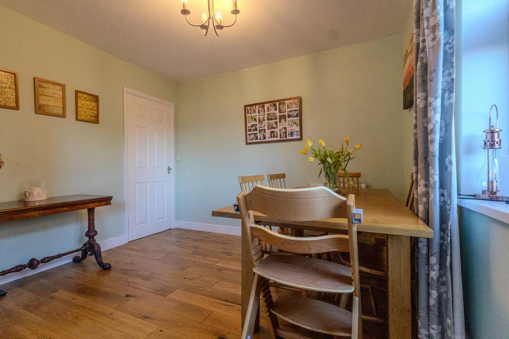 Dining area (2)