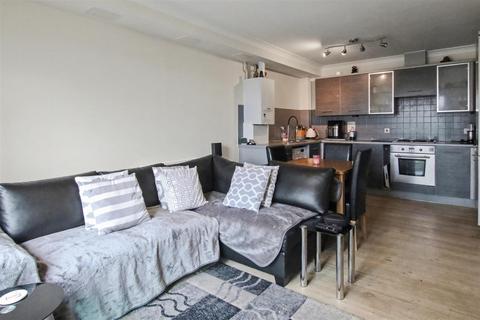 2 bedroom apartment for sale, HIGHBURY DRIVE, LEATHERHEAD, KT22