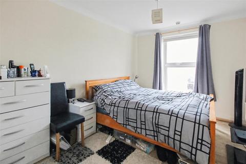 2 bedroom apartment for sale, HIGHBURY DRIVE, LEATHERHEAD, KT22