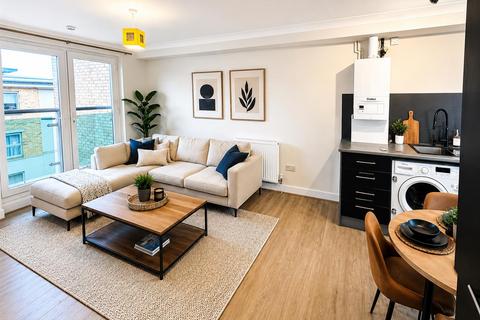 2 bedroom apartment for sale, HIGHBURY DRIVE, LEATHERHEAD, KT22