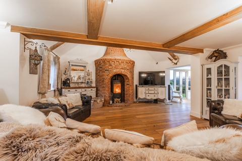 4 bedroom detached house for sale, Superb Brick and Flint Home in Trimingham
