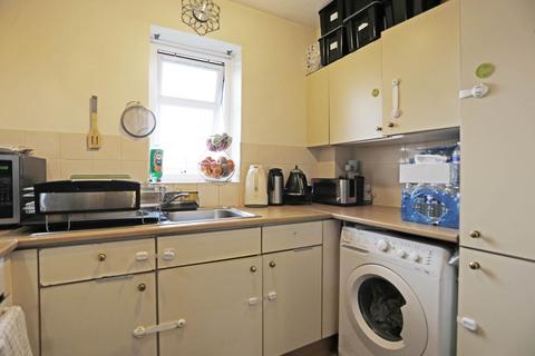 1 bedroom flat for sale, Catherine Court, Ilford, Newbury Park, IG2