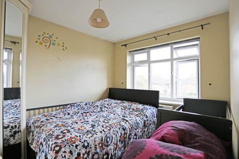 1 bedroom flat for sale, Catherine Court, Ilford, Newbury Park, IG2