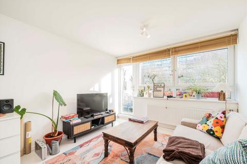 2 bedroom flat for sale, Tayport Close, London N1