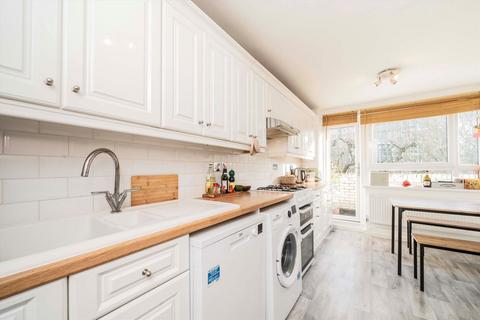2 bedroom flat for sale, Tayport Close, London N1