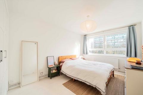 2 bedroom flat for sale, Tayport Close, London N1