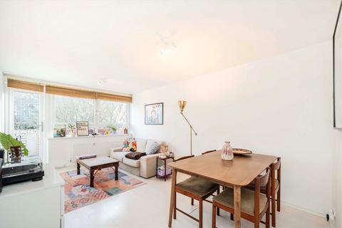 2 bedroom flat for sale, Tayport Close, London N1