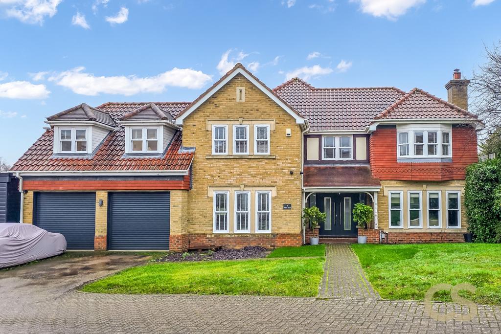 Detached house exterior, driveway, garage