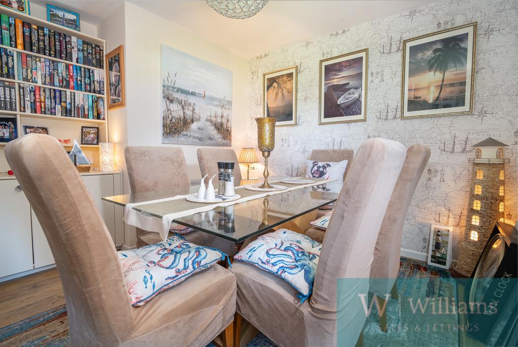 Dining room ( bed 4)