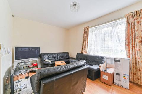 3 bedroom flat to rent, Valentine Court,, Forest Hill, London, SE23