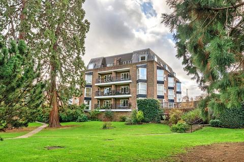 1 bedroom flat for sale, Twickenham Road, Teddington, TW11
