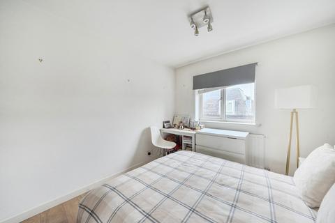 1 bedroom flat for sale, Twickenham Road, Teddington, TW11