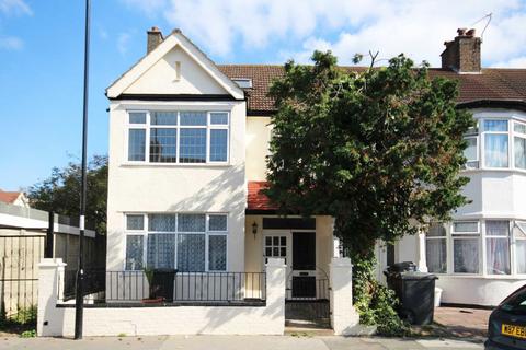 4 bedroom end of terrace house to rent, Fairlands Avenue, Thornton Heath