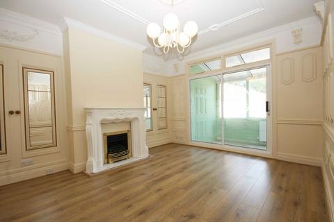 4 bedroom end of terrace house to rent, Fairlands Avenue, Thornton Heath