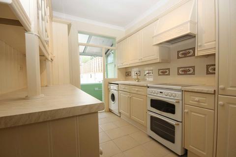 4 bedroom end of terrace house to rent, Fairlands Avenue, Thornton Heath