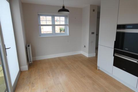 3 bedroom semi-detached house to rent, Moonstone Way, Newhall, Swadlincote