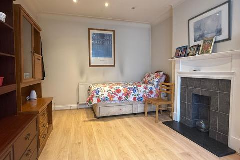 3 bedroom semi-detached house for sale, Ashness Gardens, Greenford, UB6