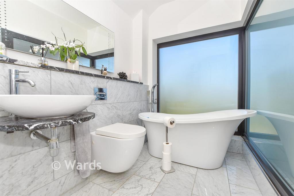 En-Suite Bathroom