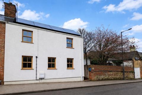 3 bedroom semi-detached house for sale, Tingewick Road, Buckingham, MK18
