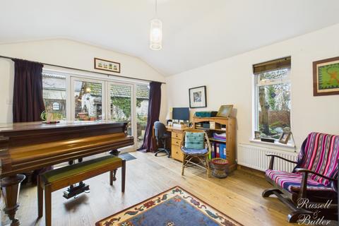 3 bedroom semi-detached house for sale, Tingewick Road, Buckingham, MK18